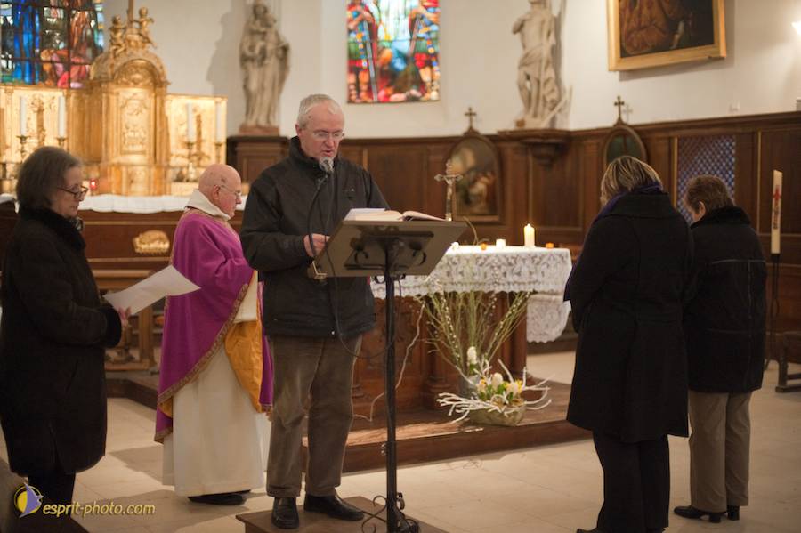 Nom de l'image : D30096573a_(c)Norbert-JUNG — Description :  Catéchumène à l'église de la Ferté Vidame - 3e étape